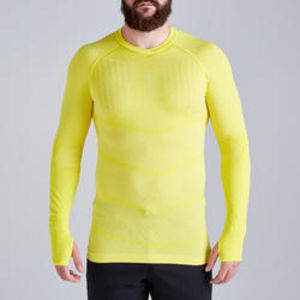Oferta de Camiseta térmica fútbol manga larga Adulto Kipsta Keepdry 500 amarillo por 12,99€ en Decathlon