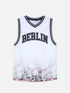 Oferta de Camiseta de deporte sin mangas con estampado Berlin por 10€ en Primark