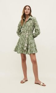 Oferta de Vestido corto godets estampado por 17,99€ en Stradivarius