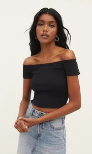 Oferta de Camiseta bardot por 8,99€ en Stradivarius