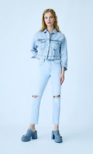 Oferta de Jeans slim straight por 25,99€ en Stradivarius