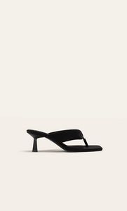 Oferta de Sandalias de tacón negras por 39,99€ en Stradivarius