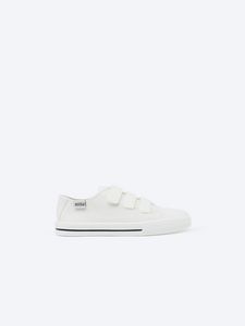 Oferta de Zapatilla puntera tejido por 9,99€ en Lefties