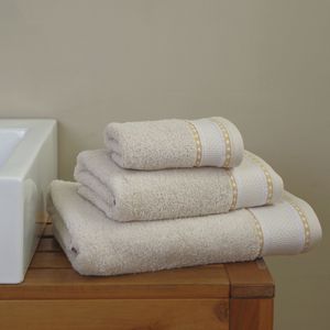 Oferta de Juego de toallas 3p nova... por 24,26€ en 10xDIEZ
