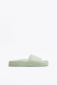 Oferta de PALA TEXTURA por 15,95€ en ZARA