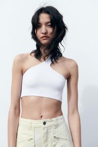 Oferta de TOP PUNTO CROP CUT OUT por 12,95€ en ZARA
