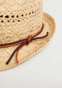 Oferta de Sombrero dexter por 10,99€ en MANGO