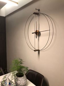 Oferta de Reloj de pared minimalista para el hogar por 107,51€ en Aliexpress