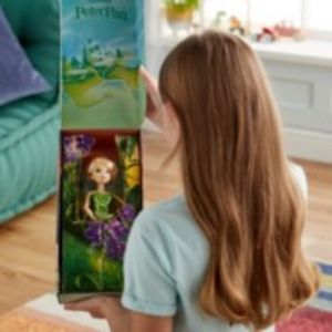 Oferta de Muñeca clásica Campanilla, Peter Pan, Disney Store por 17,9€ en Disney