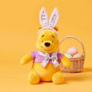 Oferta de Peluche mediano Winnie The Pooh Pascua, Disney Store por 37€ en Disney