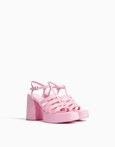 Oferta de Sandalia tacón plataforma cangrejera por 25,19€ en Bershka