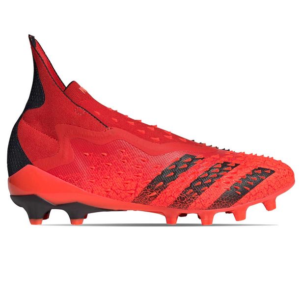Oferta de Botas de fútbol para césped artificial adidas Predator FREAK + AG rojas, talla 40 2/3 por 199,99€