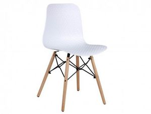 Oferta de Pack 4 sillas de comedor color blanco y patas madera por 272,25€ en Merkamueble