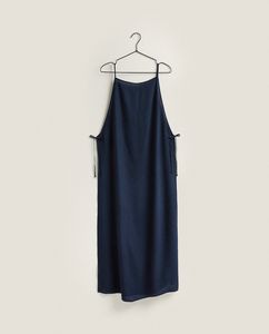 Oferta de VESTIDO ABERTURAS LATERALES por 39,99€ en ZARA HOME