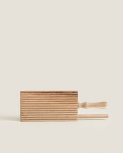 Oferta de TABLA GNOCCHI ACACIA por 12,99€ en ZARA HOME