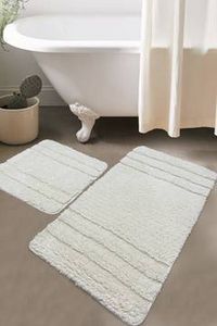 Oferta de Lote de 2 alfombras de baño Erlin 100 oton Crudo con rayas por 33€ en Muebles Menzzo