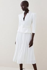 Oferta de Structured Crepe Forever Pleated Midi Dress por 178,8€ en Karen Millen