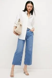 Oferta de Mid Rise Wide Leg Crop Jeans por 52€ en Karen Millen