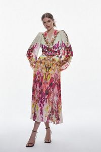 Oferta de Mirrored Ombre Floral Pleat Drama Woven Midi Dress por 228€ en Karen Millen