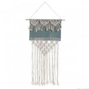 Oferta de TAPIZ MACRAMÉ AZUL NATURAL por 17,99€ en Iglú Hogar