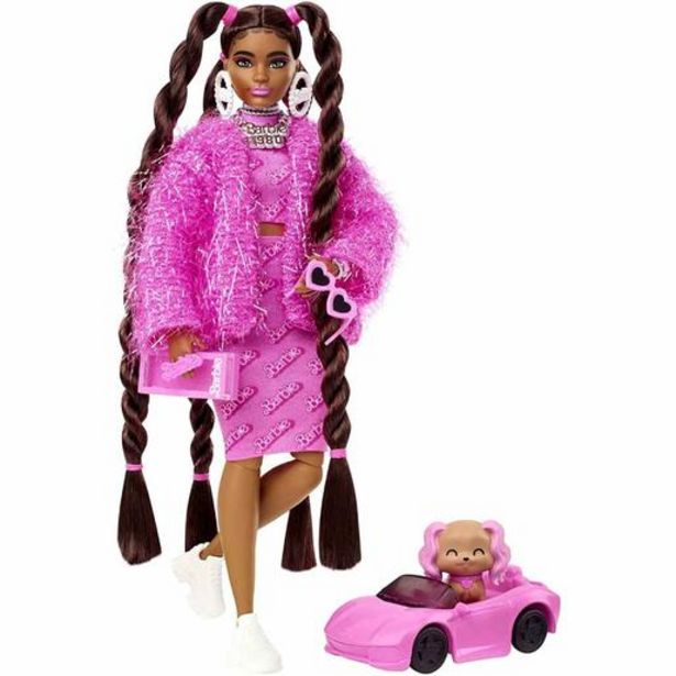 Oferta de Barbie - Muñeca Extra - Conjunto logo Barbie Años 80 por 31,99€ en ToysRus