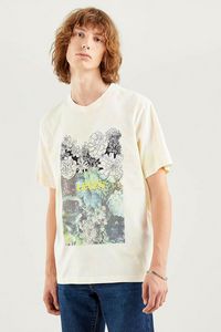 Oferta de Camiseta Levi's Relaxed Fit Floral por 19,9€ en Kaotiko