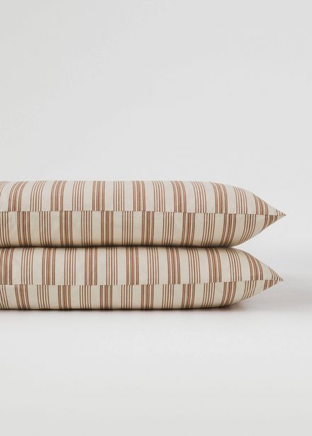 Oferta de Funda de almohada algodón rayas 50x75cm (Pack de 2) por 7,99€ en MANGO