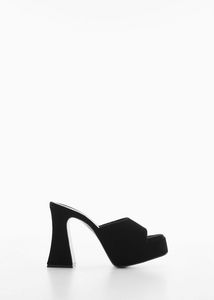 Oferta de Sandalia terciopelo plataforma por 49,99€ en MANGO