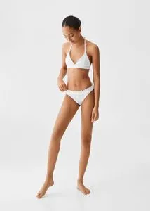 Oferta de Bikini textura fruncido por 25,99€ en MANGO