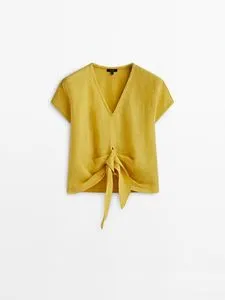 Oferta de Camiseta Mezcla Lino Nudo Frontal por 39,95€ en Massimo Dutti