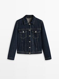 Oferta de Cazadora Vaquera Trucker por 59,95€ en Massimo Dutti