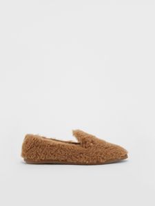Oferta de Zapatillas de camello por 365€ en MaxMara