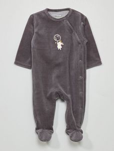 Oferta de Pijama largo con bordado de 'planeta' por 8€ en Kiabi