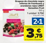Oferta de Grageas de chocolate negro rellenas de frambuesa y arandanos rojos LINDT Sensation Fruit por 3,75€ en Carrefour