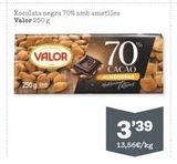 Oferta de VALOR  250g  Xocolata negra 70% amb ametlles Valor 250 g  p  70  CACAO ALMENDRAS  3'39  13,56€/kg  en Sorli