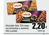 Oferta de VALOR  20  VALOR 20GRO  Chocolate Valor negro 2,20€  almendras o avellanas  con 250 g unidad  8,80 € kg  en Froiz