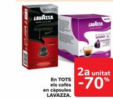 Oferta de En TODOS los cafés en cápsulas LAVAZZA en Carrefour