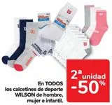 Oferta de En TODOS los calcetines de deporte WILSON de hombre, mujer e infantil  en Carrefour