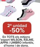 Oferta de En TODOS los calcetines de deporte WILSON, KELME, KAPPA u UMBRO de infantil, hombre y mujer  en Carrefour