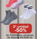 Oferta de En TODOS los calcetines de deporte WILSON de infantil, hombre y mujer  en Carrefour